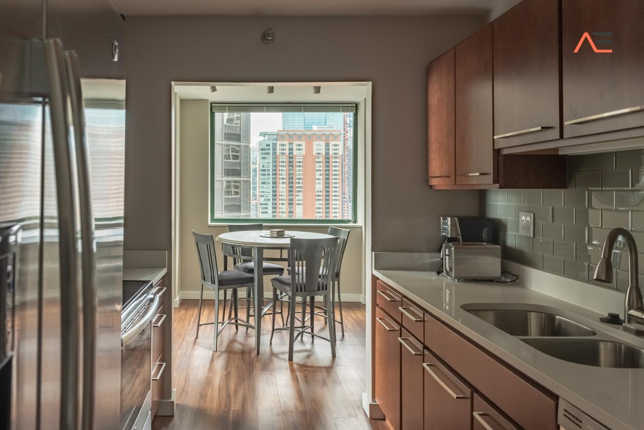 2b/2b Super Lux Huge Corner Loft In The Sky - thumb 3