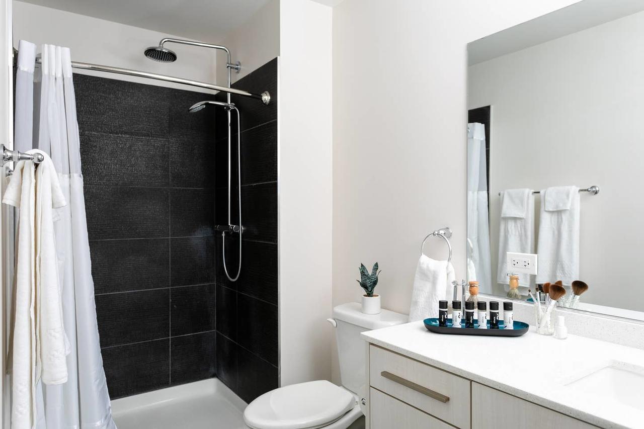 Domio I River North I Vibrant 2BR Apt - thumb 6