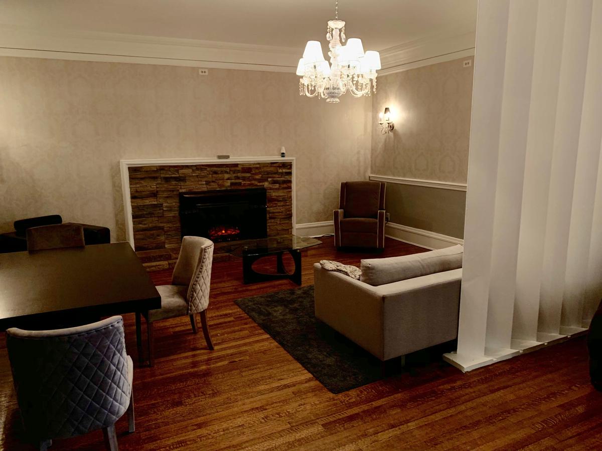 Vintage Loft In The Heart Of Hyde Park, Chicago - thumb 3
