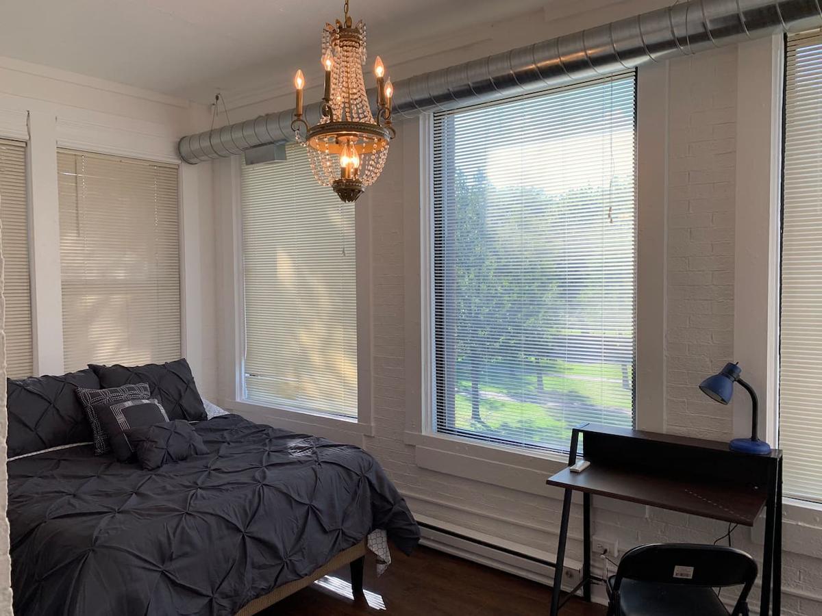 Vintage Loft In The Heart Of Hyde Park, Chicago - thumb 5