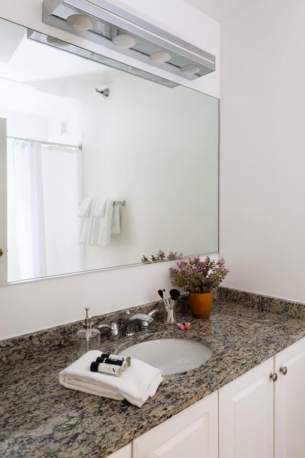 Sleek 2 BR/2BA Apt On Mag Mile By Domio - thumb 11