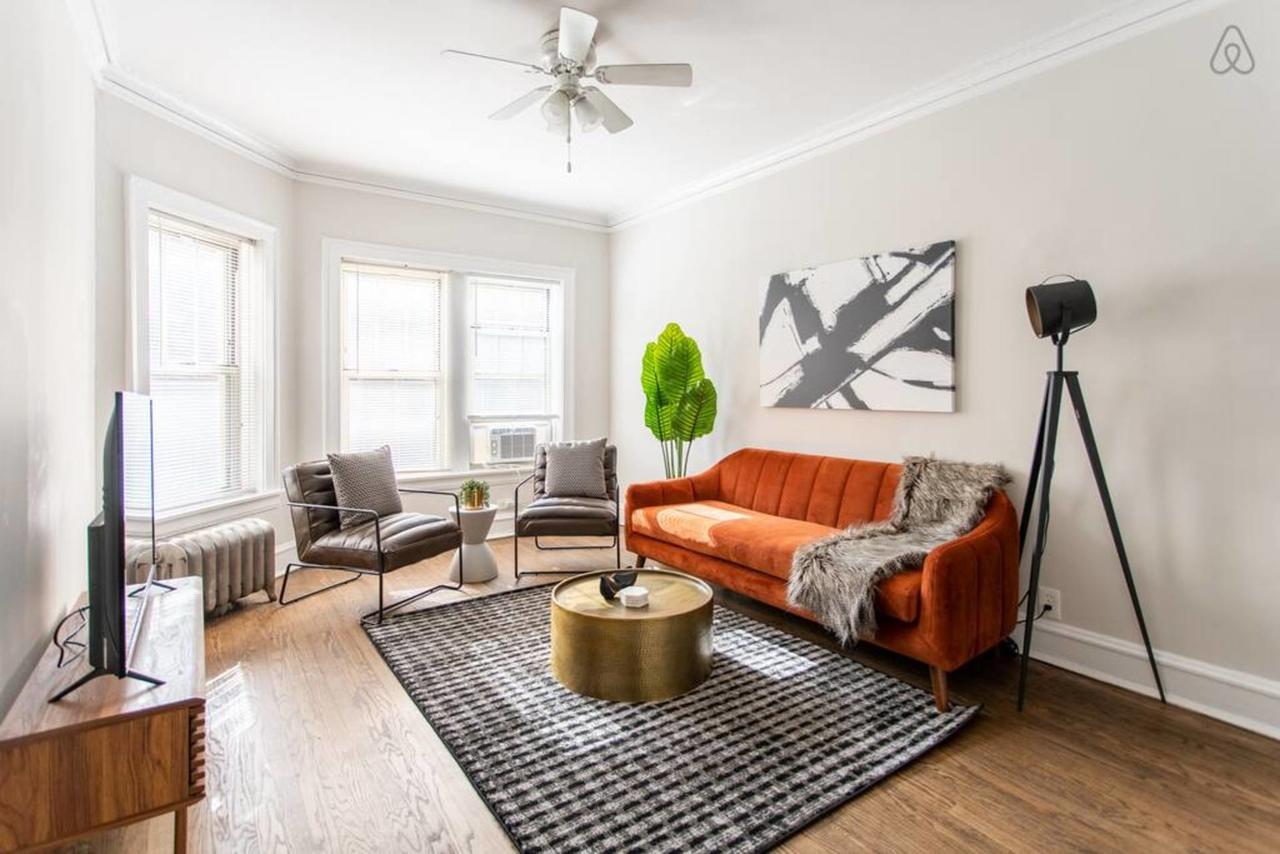 NEW! 2BR Walk To Brown Line Shops & Restos!