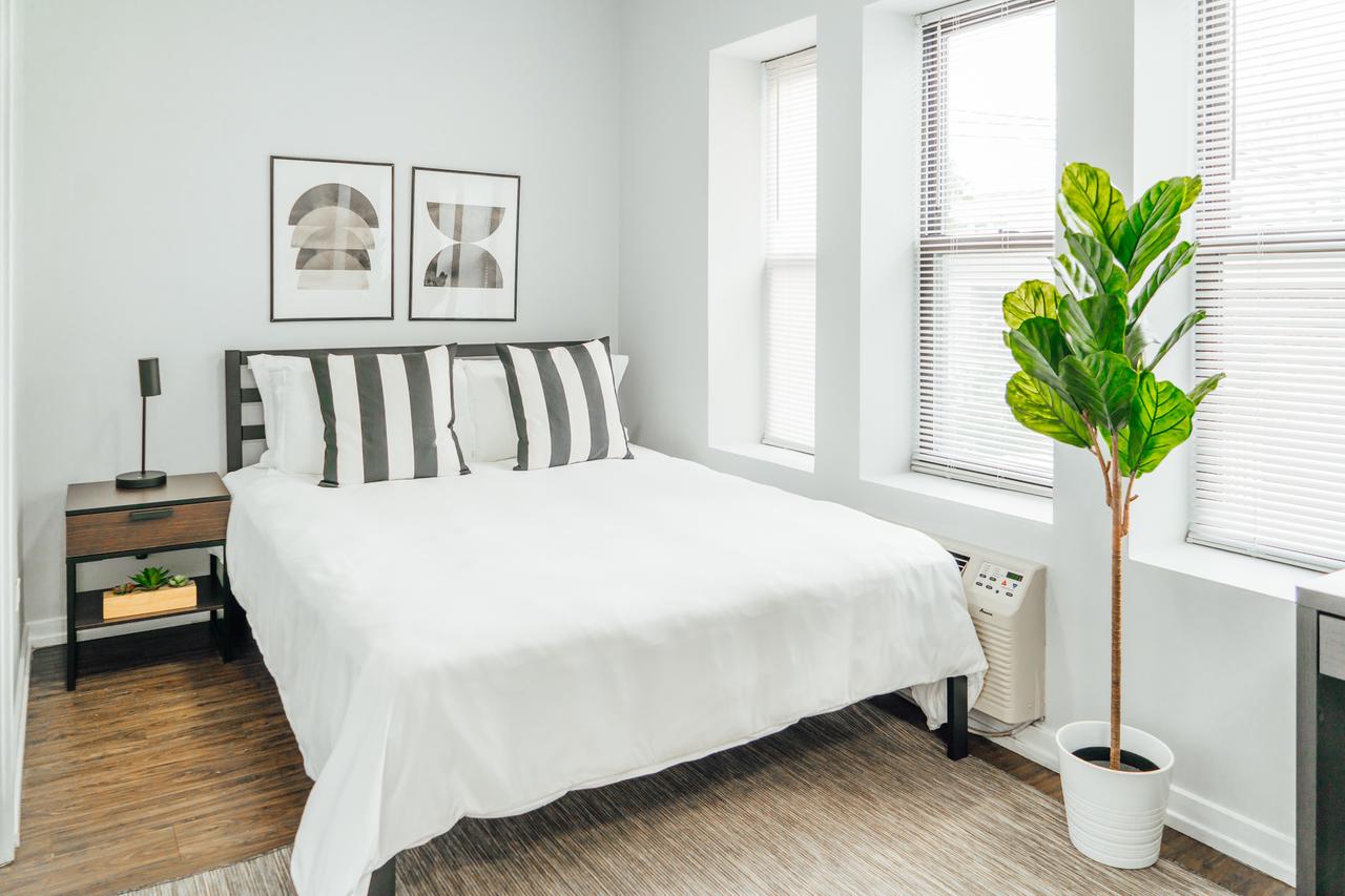 Music, NIghtlife, Food | Near Wrigley Dome M2 - thumb 24