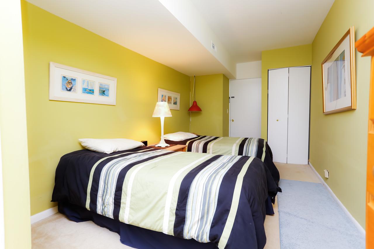 Beautifully Furnished Two Bedroom / One Bath Located In The Heart Of Old Town Lincoln Park - thumb 12