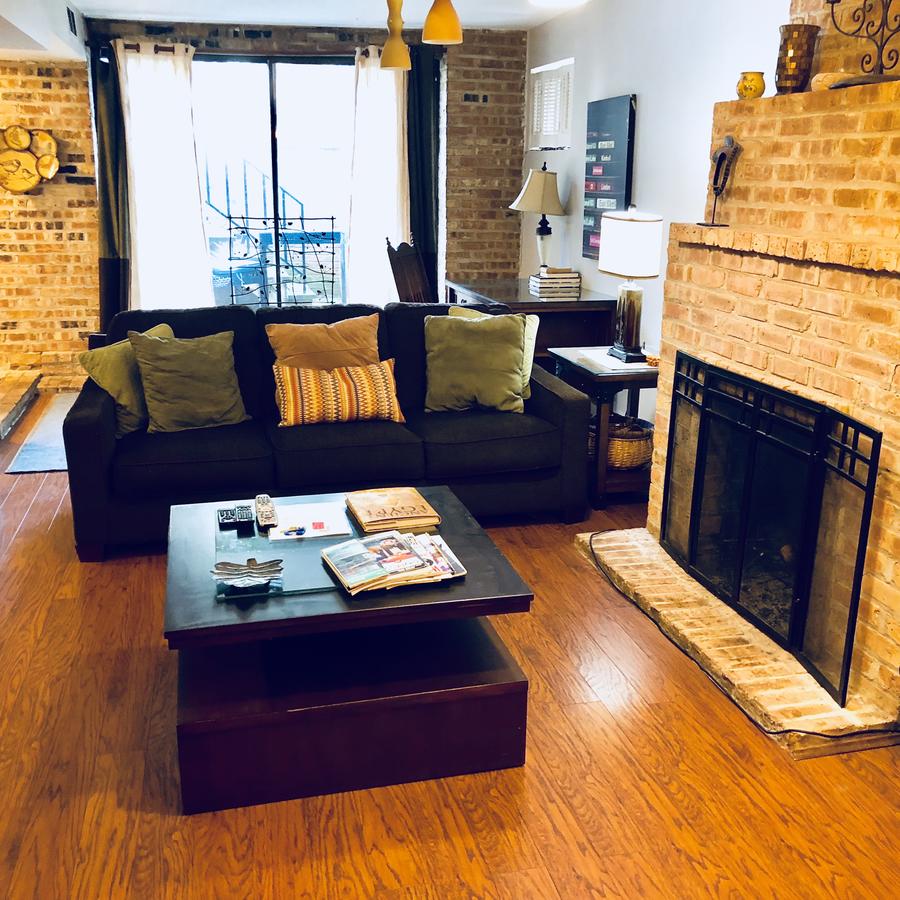 Beautifully Furnished Two Bedroom / One Bath Located In The Heart Of Old Town Lincoln Park - thumb 0