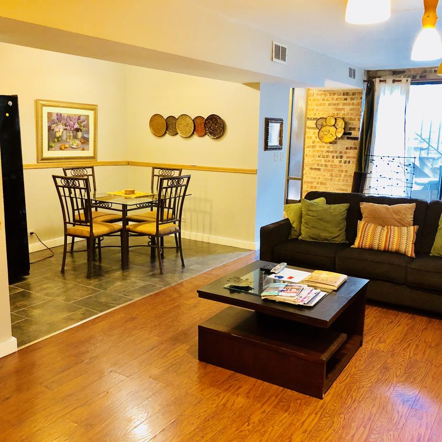 Beautifully Furnished Two Bedroom / One Bath Located In The Heart Of Old Town Lincoln Park - thumb 5