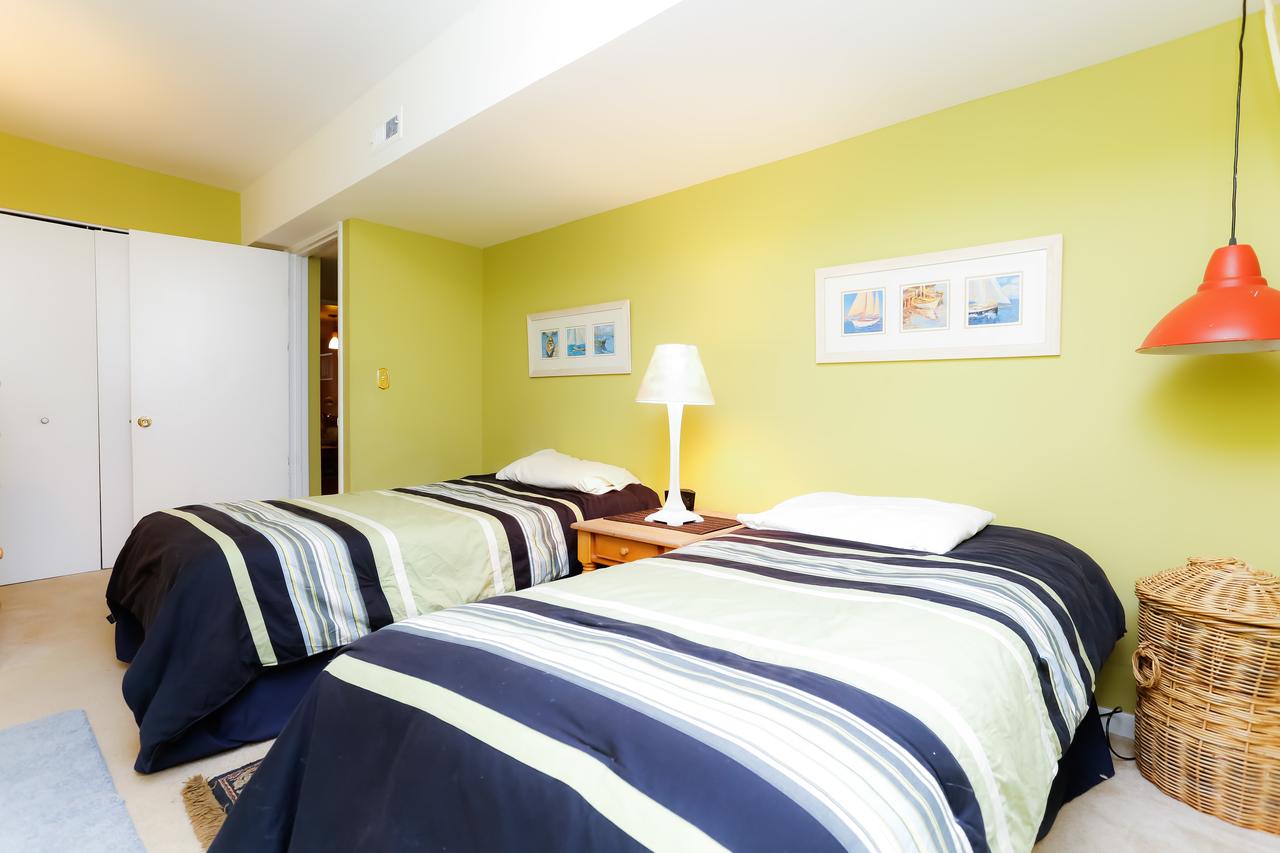 Beautifully Furnished Two Bedroom / One Bath Located In The Heart Of Old Town Lincoln Park - thumb 13