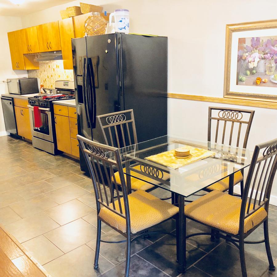 Beautifully Furnished Two Bedroom / One Bath Located In The Heart Of Old Town Lincoln Park - thumb 7