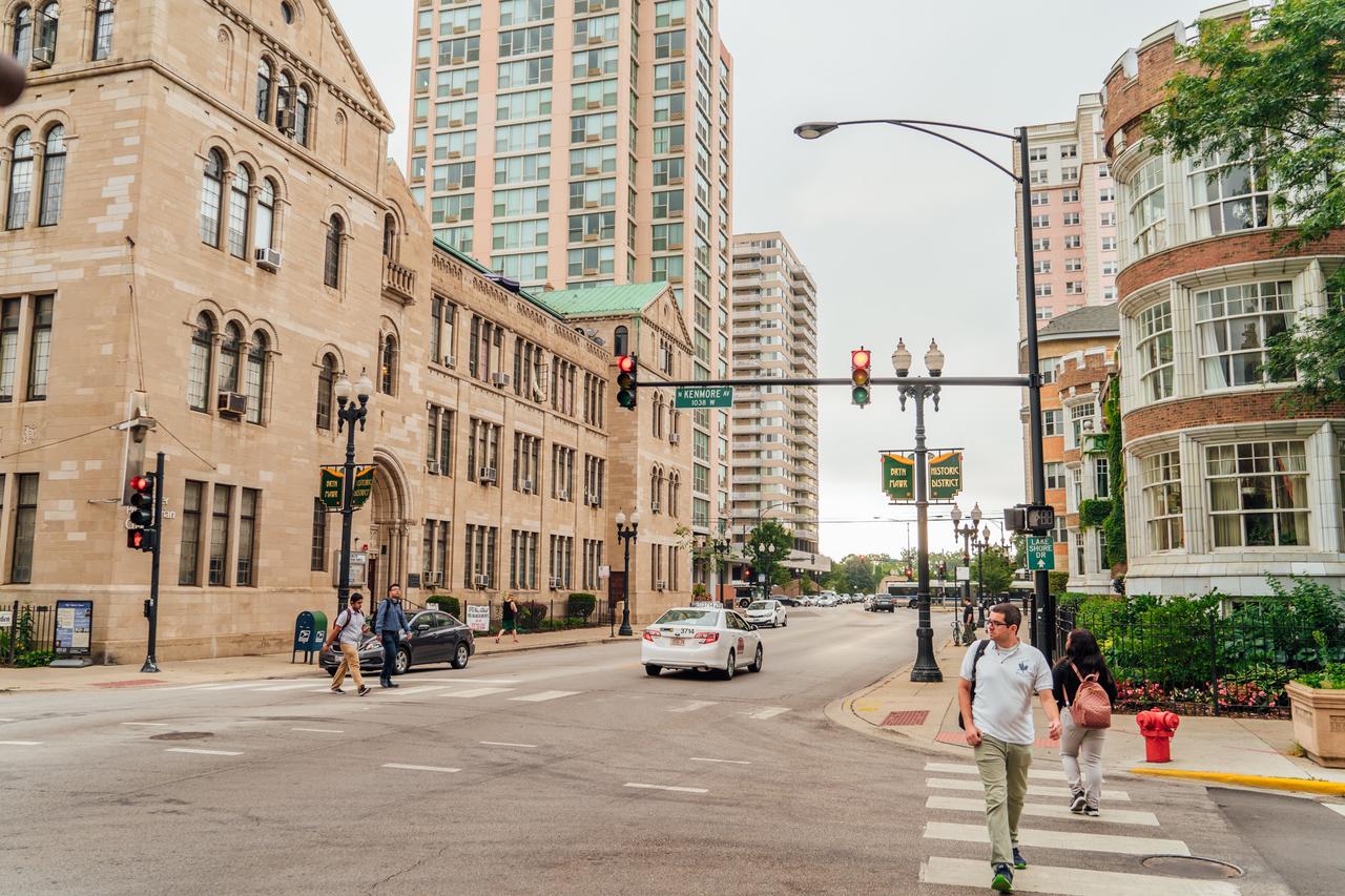 Modern Condo Close To Cubs At Wrigley | Cubs | Netflix K2 - thumb 23