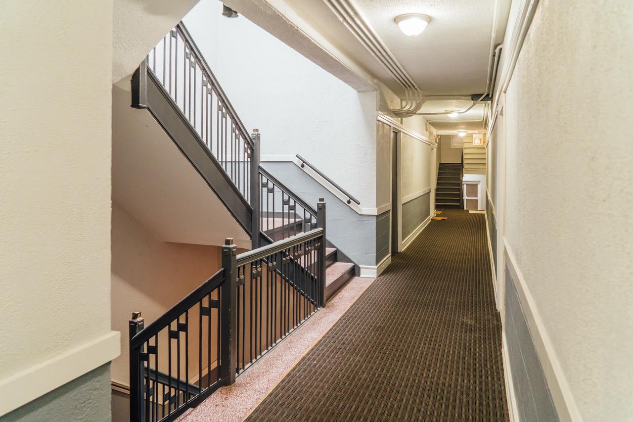 Modern Condo Close To Cubs At Wrigley | Cubs | Netflix K2 - thumb 5