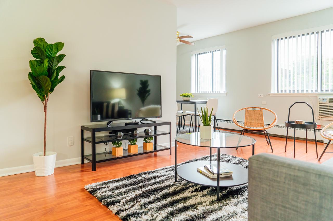 Modern Condo Close To Cubs At Wrigley | Cubs | Netflix K2 - thumb 31