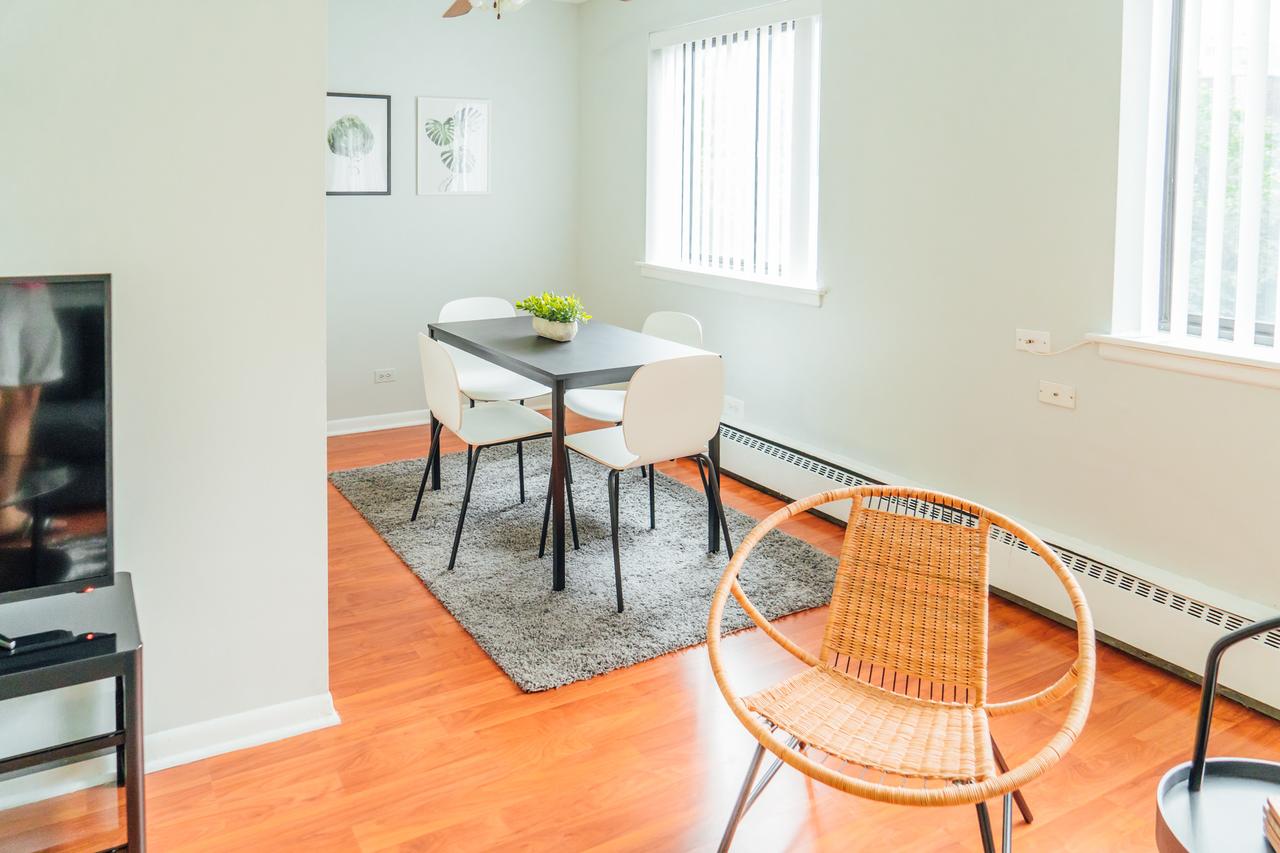 Modern Condo Close To Cubs At Wrigley | Cubs | Netflix K2 - thumb 17