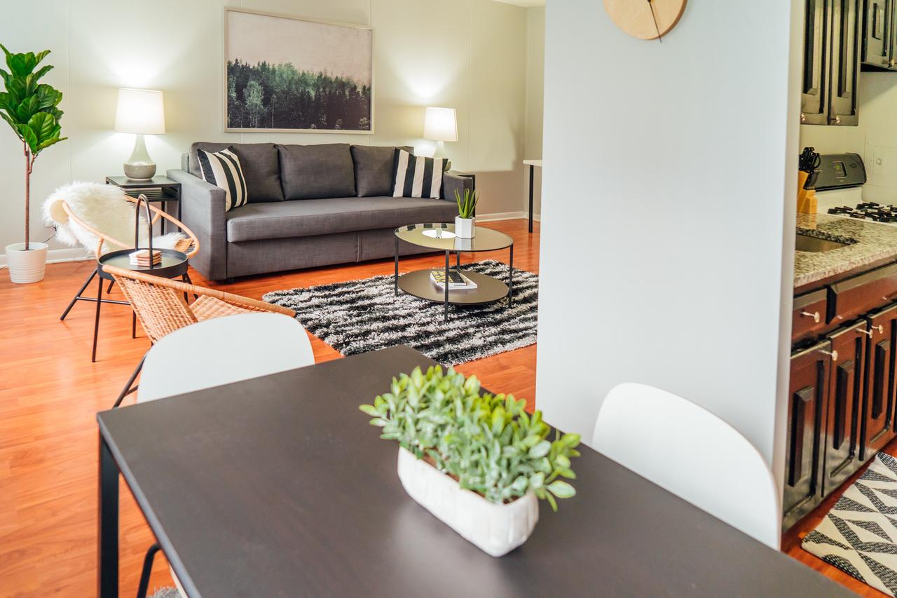 Modern Condo Close To Cubs At Wrigley | Cubs | Netflix K2 - thumb 11