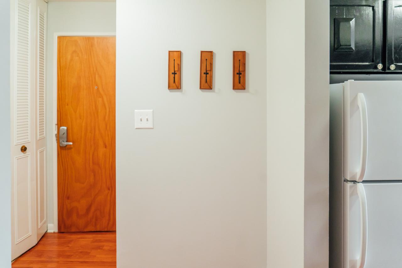 Modern Condo Close To Cubs At Wrigley | Cubs | Netflix K2 - thumb 8