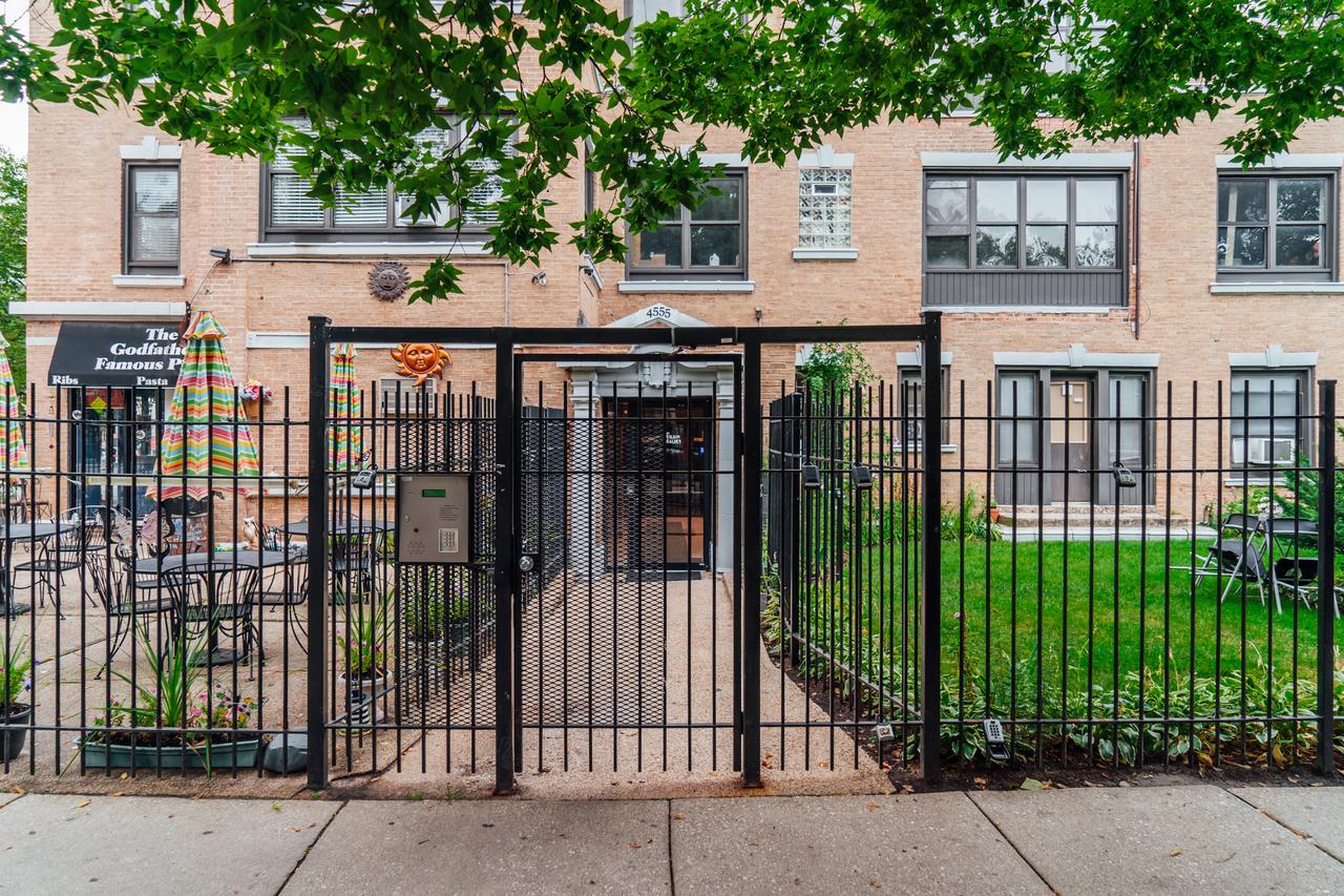 Modern Condo Close To Cubs At Wrigley | Cubs | Netflix K2 - thumb 42