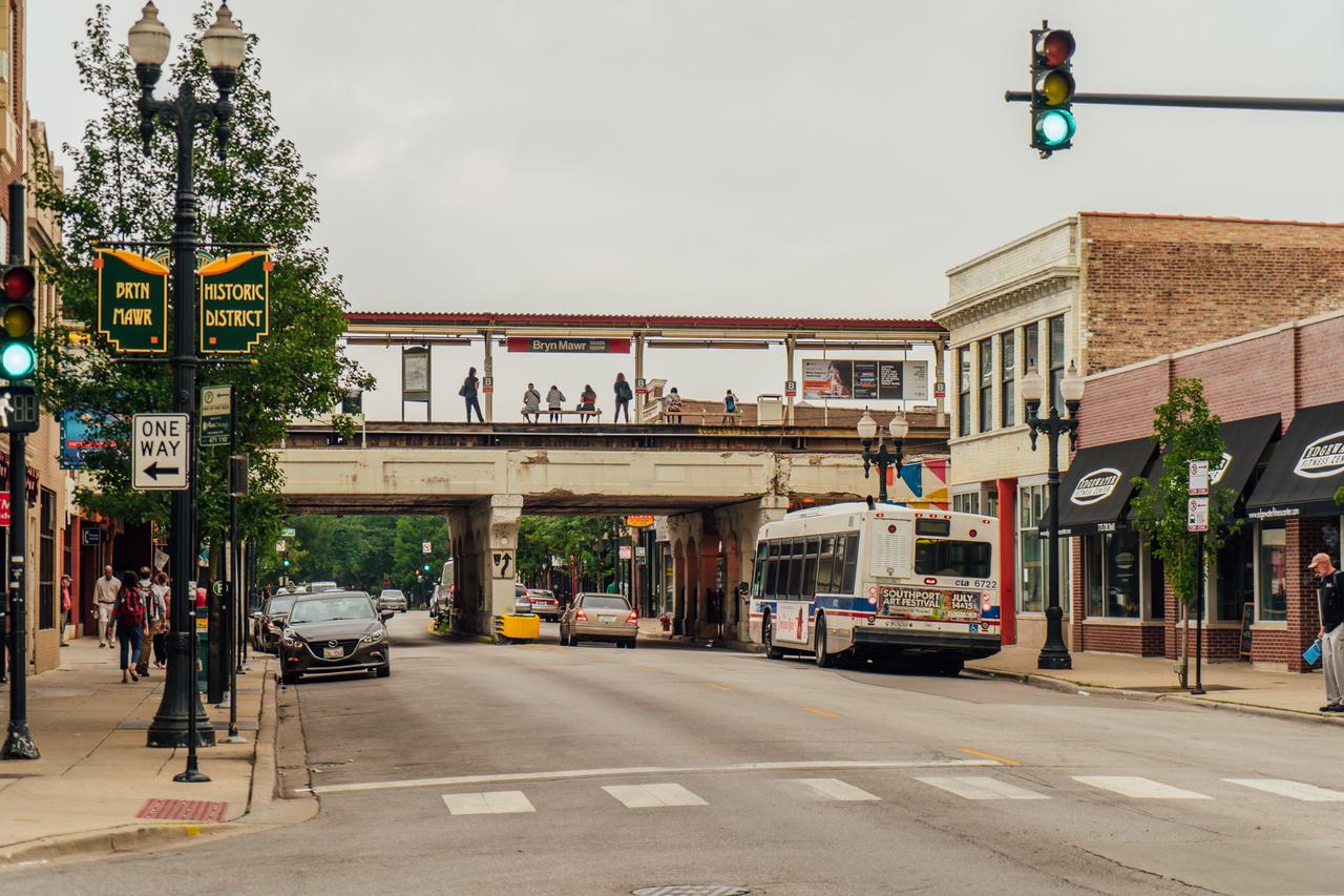 Modern Condo Close To Cubs At Wrigley | Cubs | Netflix K2 - thumb 18