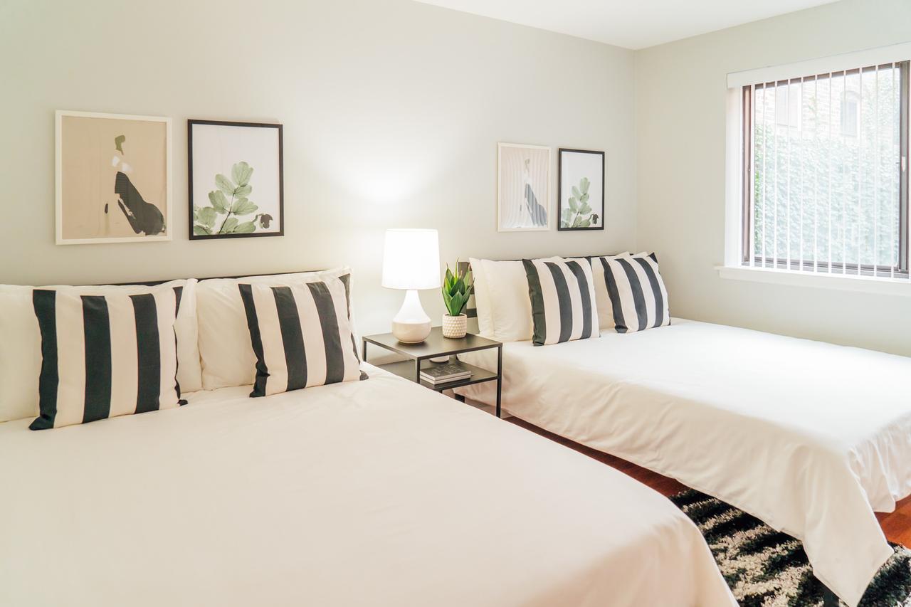 Modern Condo Close To Cubs At Wrigley | Cubs | Netflix K2 - thumb 43