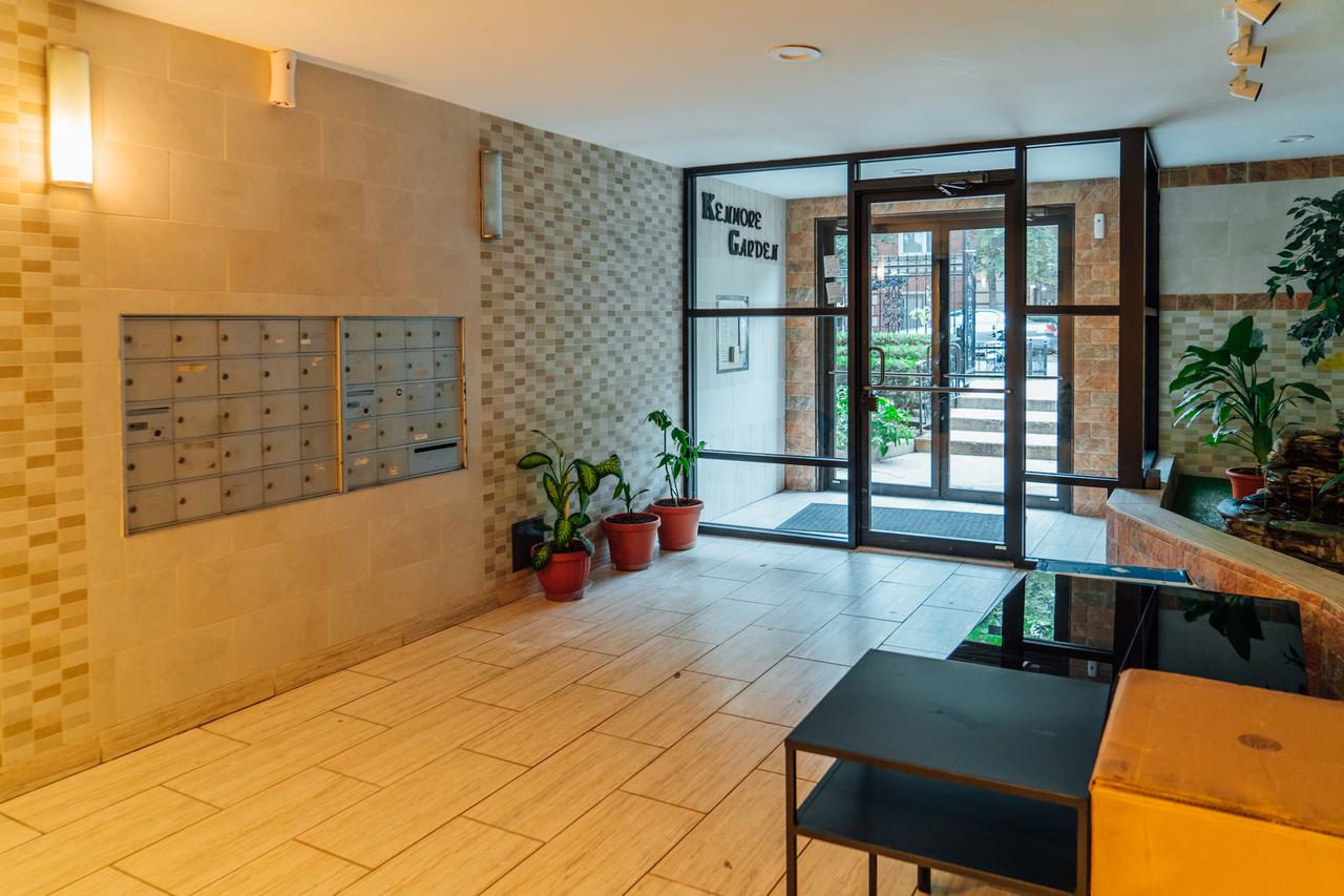 Modern Condo Close To Cubs At Wrigley | Cubs | Netflix K2 - thumb 19