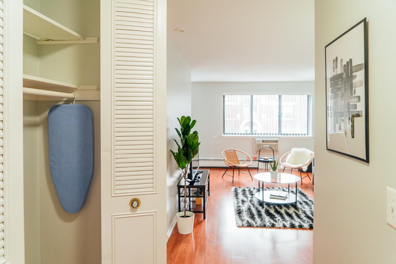 Modern Condo Close To Cubs At Wrigley | Cubs | Netflix K2 - thumb 22