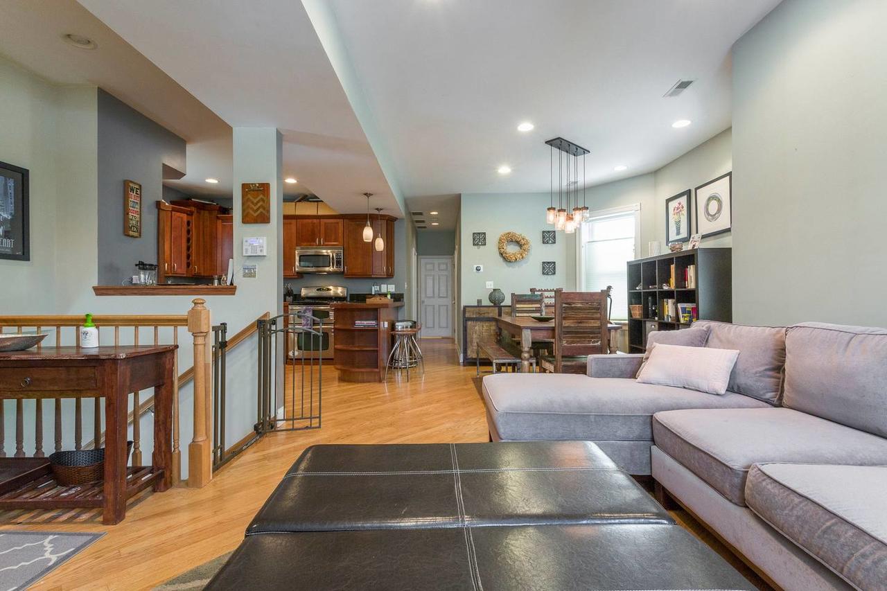 Spacious 3 Bedroom In Logan Square