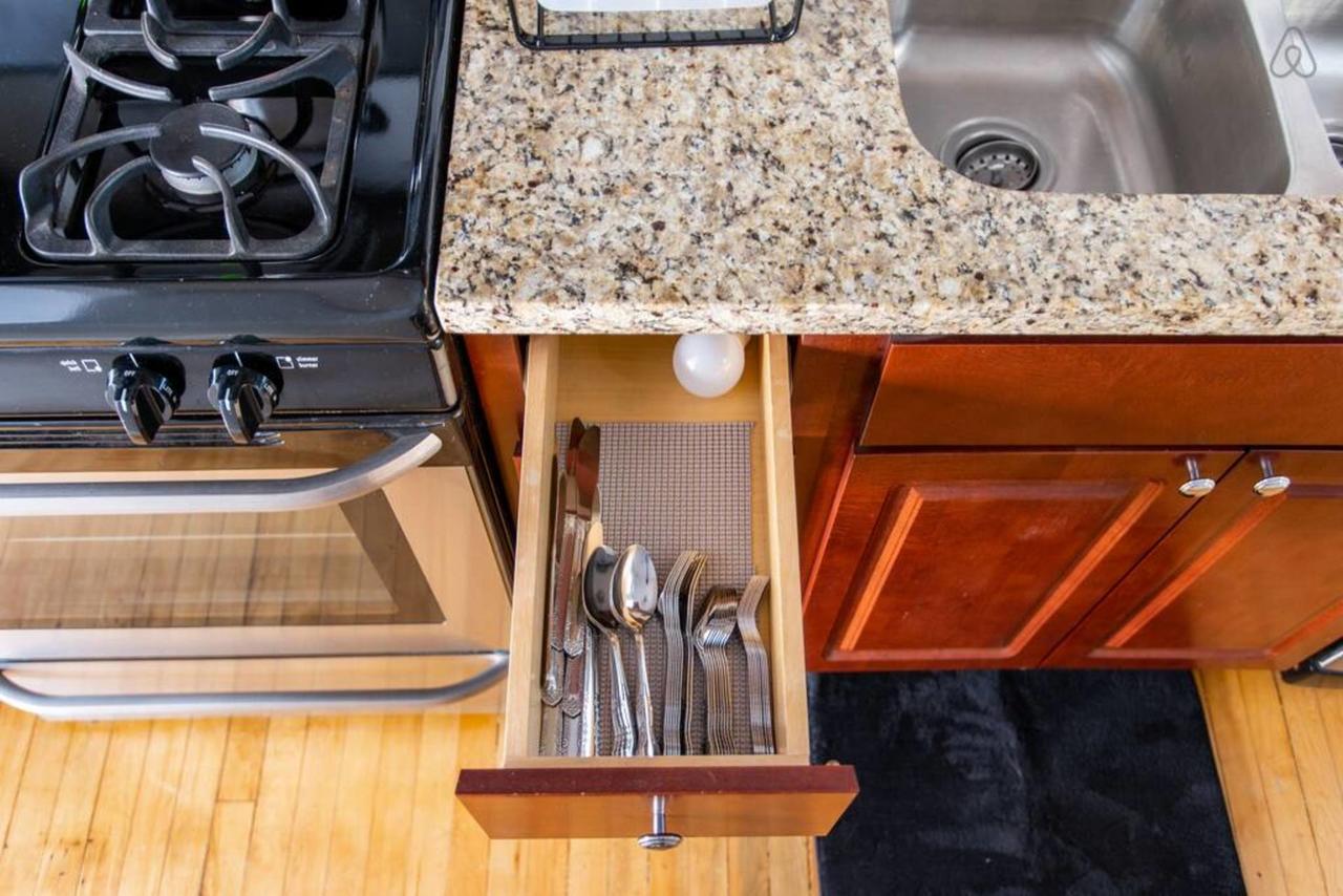 Stylish And Comfy Condo In Lincoln Square, 10 Min To Wrigley EA4 - thumb 17