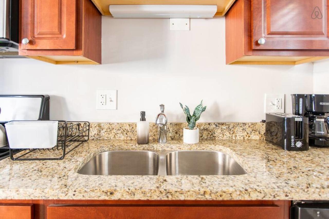 Stylish And Comfy Condo In Lincoln Square, 10 Min To Wrigley EA4 - thumb 8