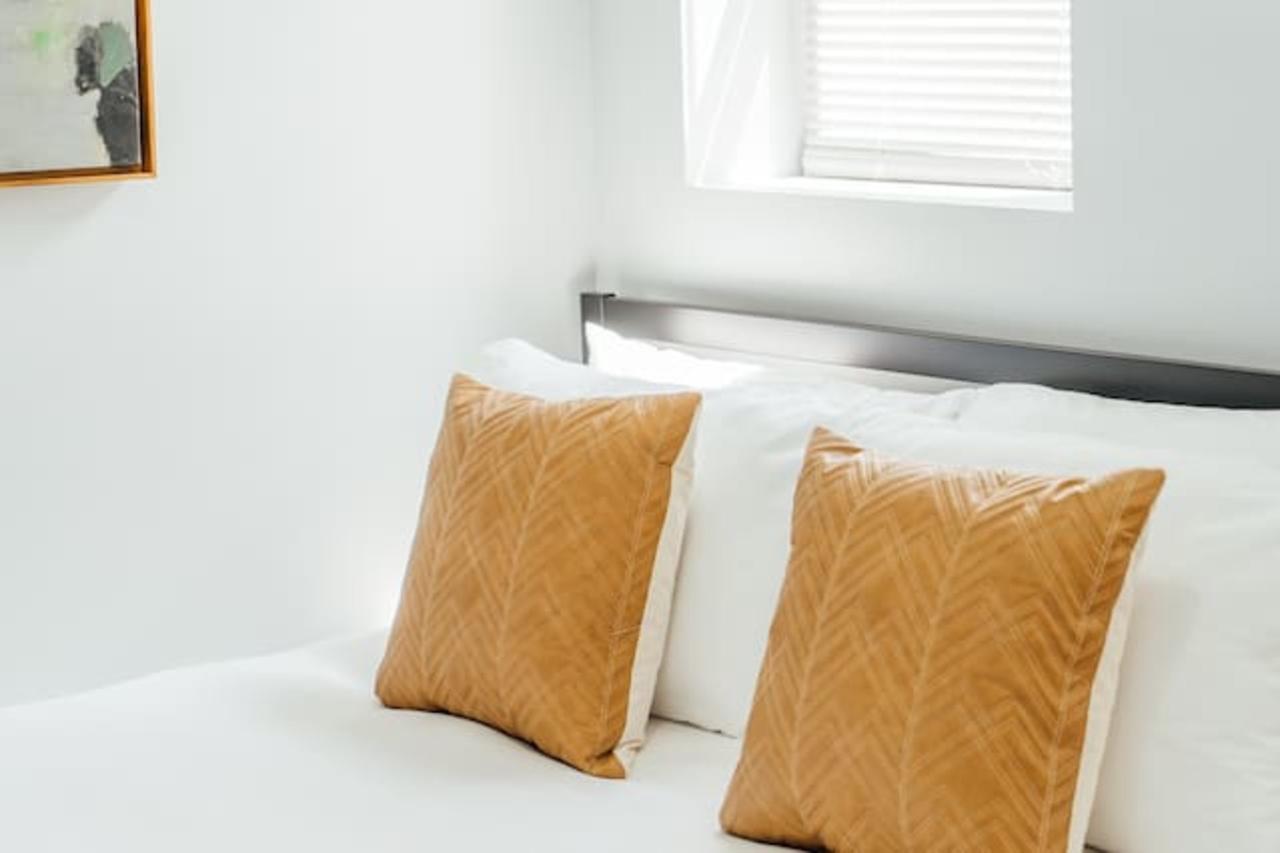 Modern Studio, Nightlife | Near Wrigley M10 - thumb 1