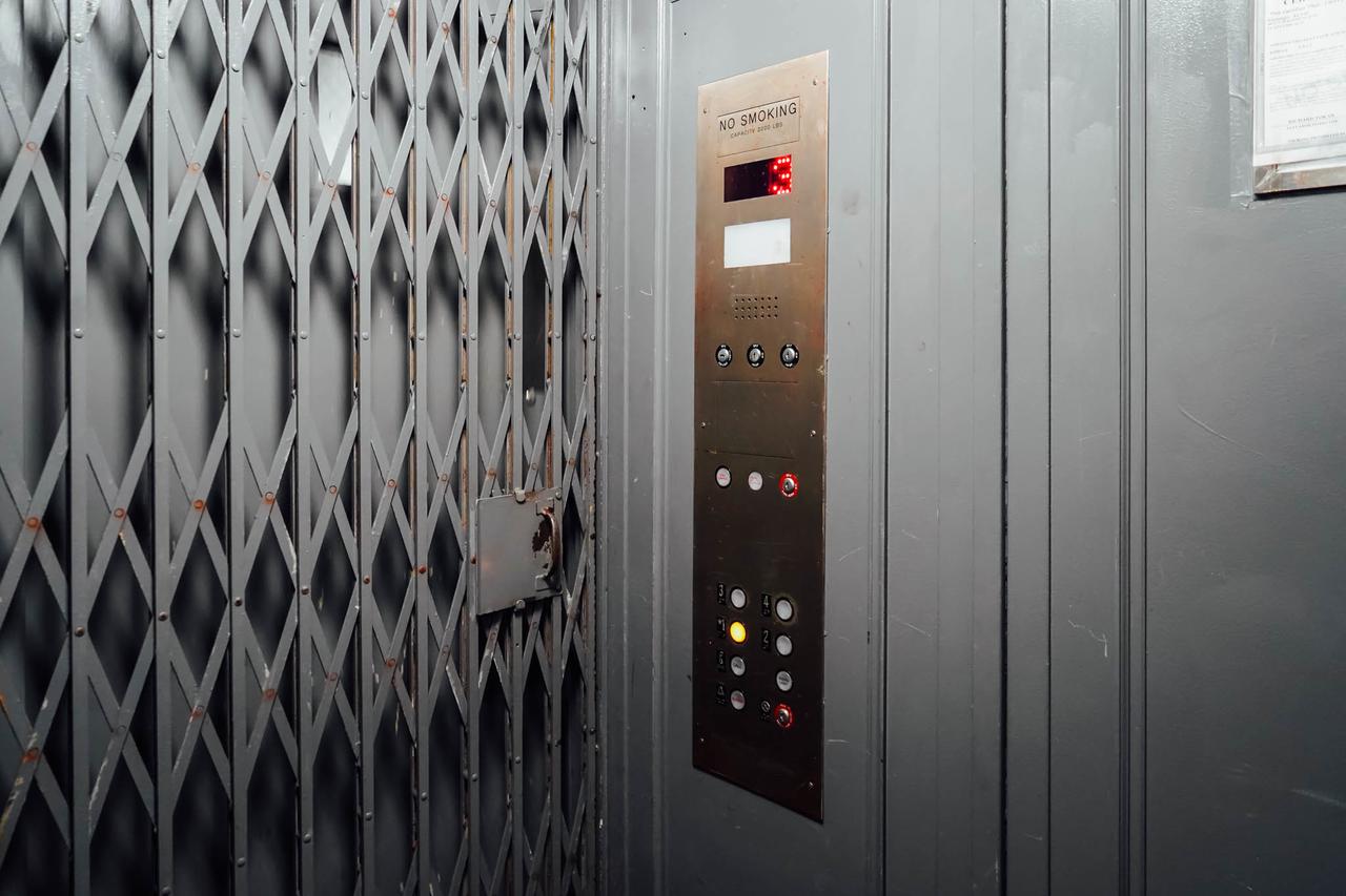 Modern Studio, Nightlife | Near Wrigley M10 - thumb 33