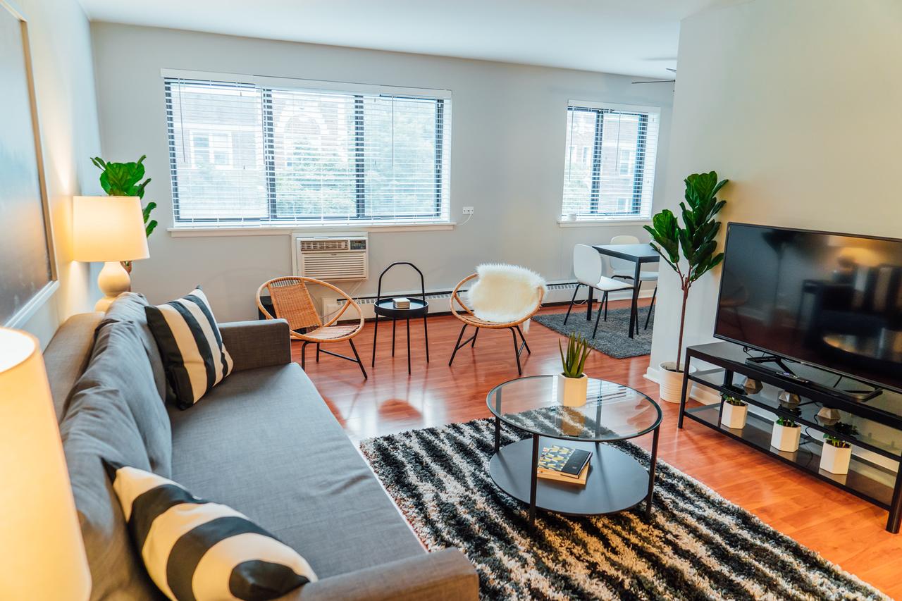Clean And Comfy Apartment Only 15 Min To Wrigley K3