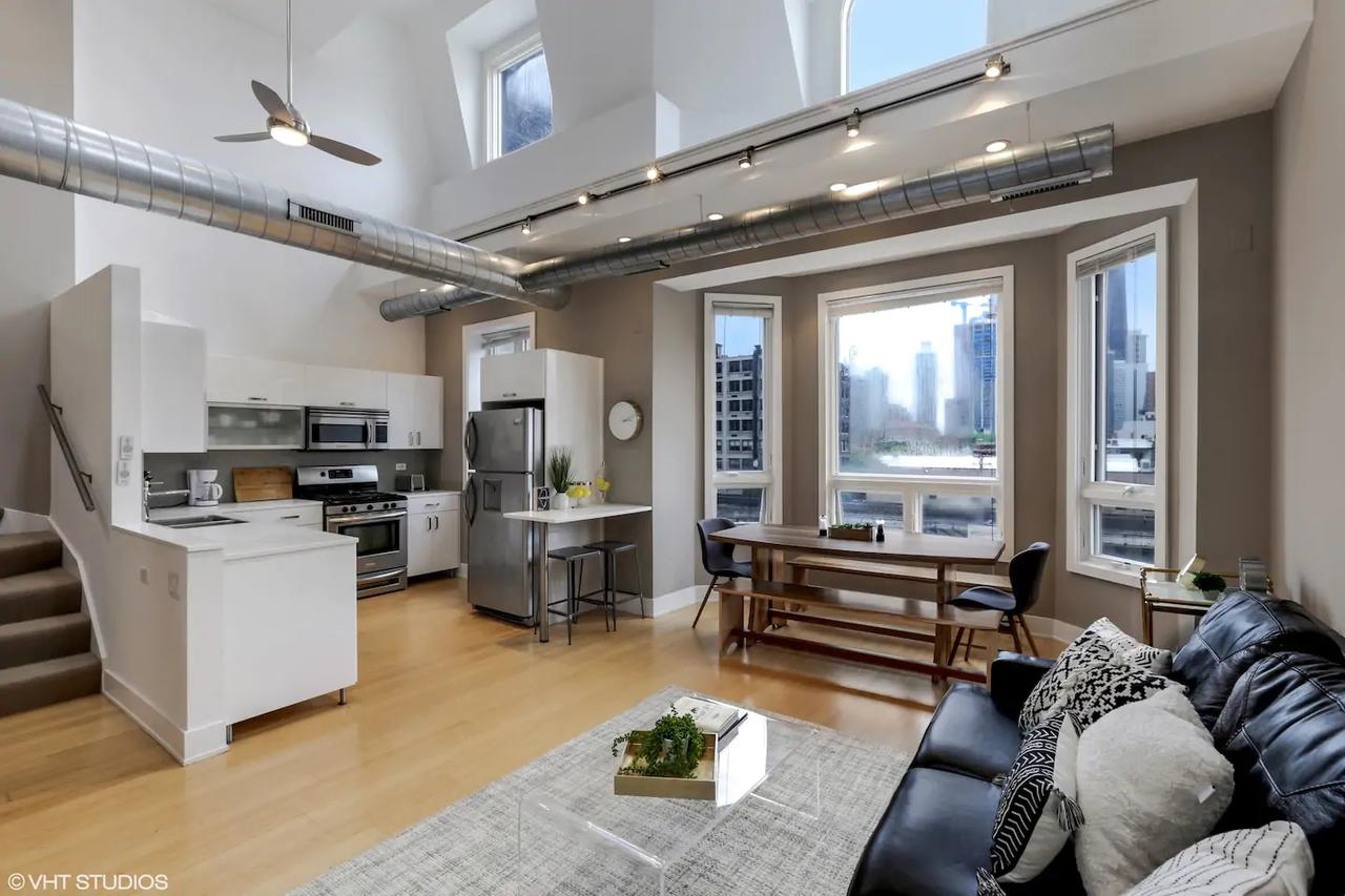 DOWNTOWN! 7BED/2BATH! PRIVATE ROOFTOP! Sleeps 14!!