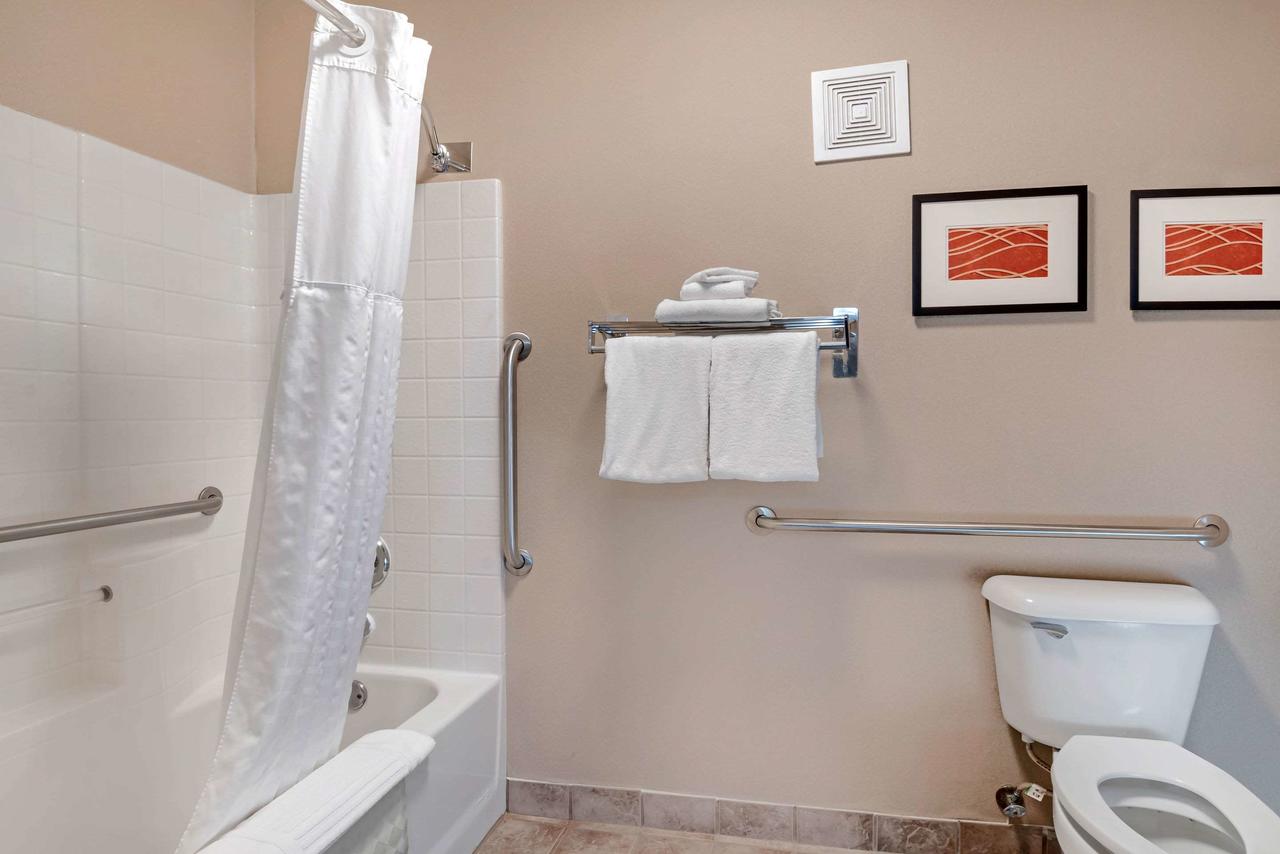 Comfort Inn & Suites Salem - thumb 20