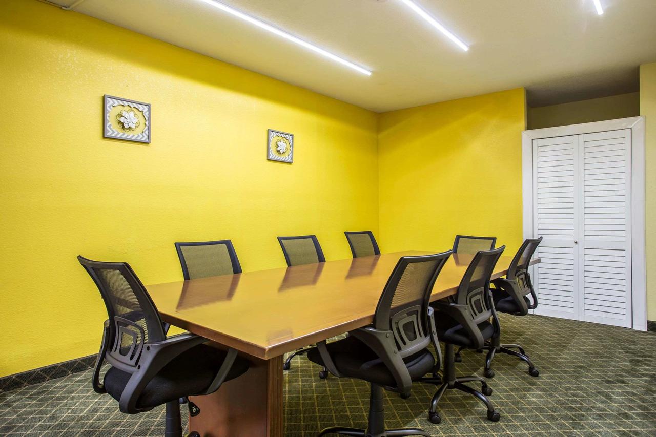 Clarion Inn & Suites Aiken - thumb 10