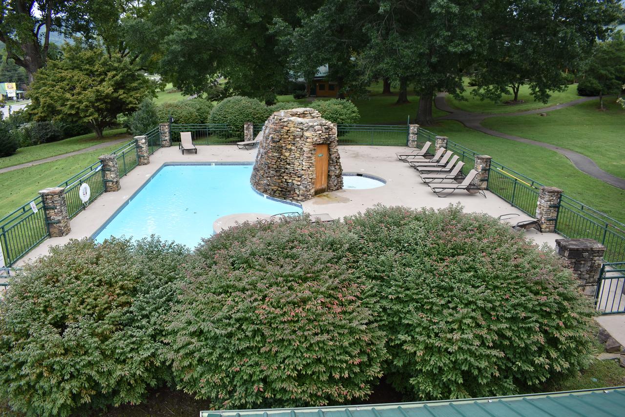 Tremont Lodge & Resort - thumb 1