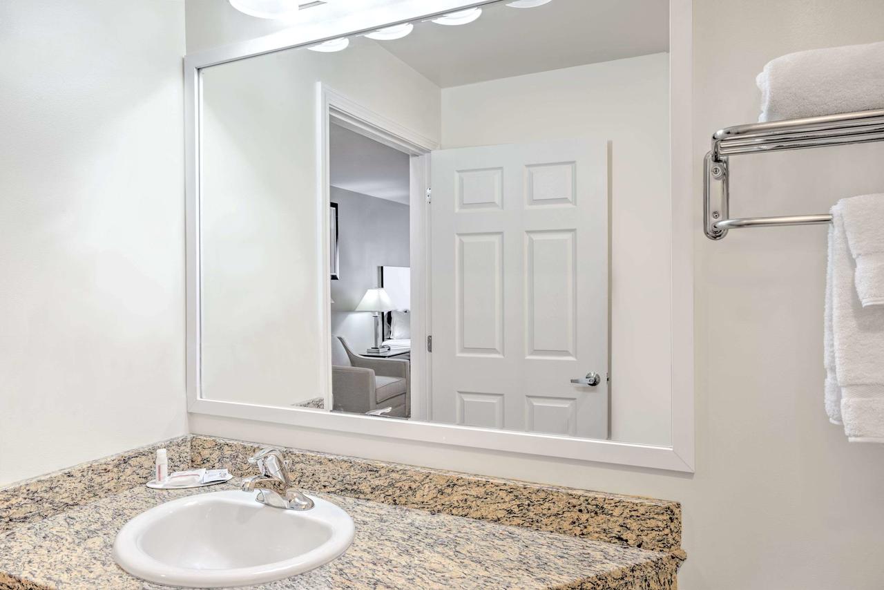 Baymont By Wyndham Essex Burlington Area - thumb 2