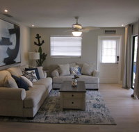 3 Anchorage Retreats - Accommodation Chicago