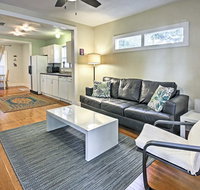 'Austin Soul' Home with Yard - Walk to South Congress - Accommodation Chicago