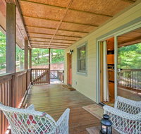 'Fox Den' Cozy and Rustic Whittier Cabin with Hot Tub - Accommodation Chicago