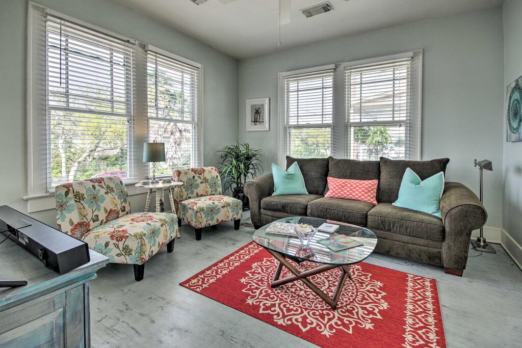 'Mellow Yellow' Home Less Than 5 Blocks To Galveston Beach - thumb 3