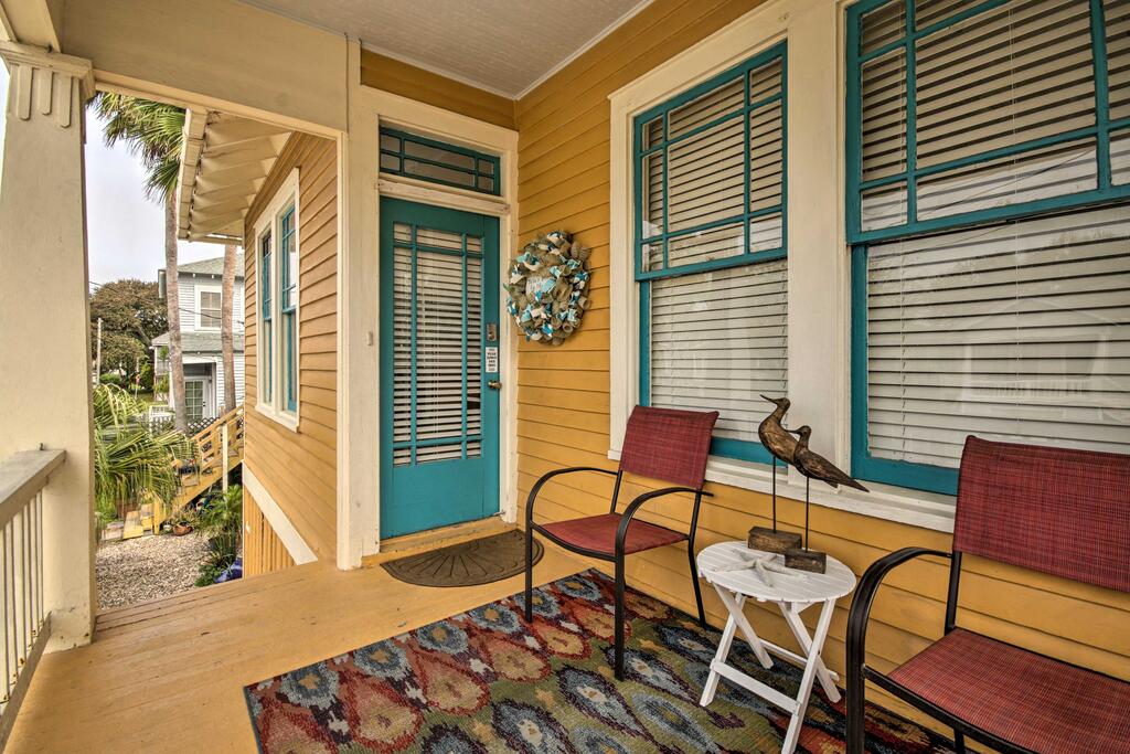'Mellow Yellow' Home Less Than 5 Blocks To Galveston Beach - thumb 2