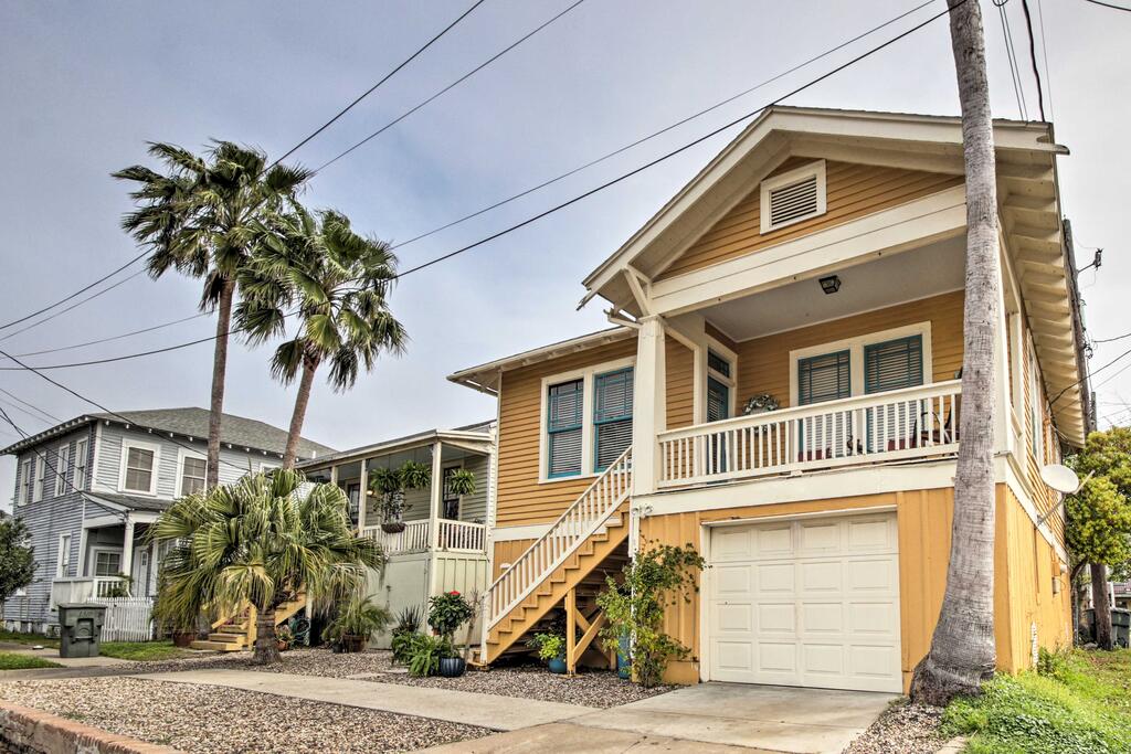 'Mellow Yellow' Home Less Than 5 Blocks To Galveston Beach - thumb 1