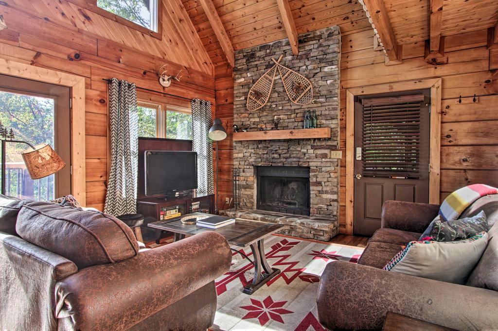 'Scenic Solitude' In Pigeon Forge With Hot Tub & View - thumb 2