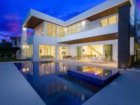 10 Bed Villa in the heart of Downtown Pool Accommodation Chicago