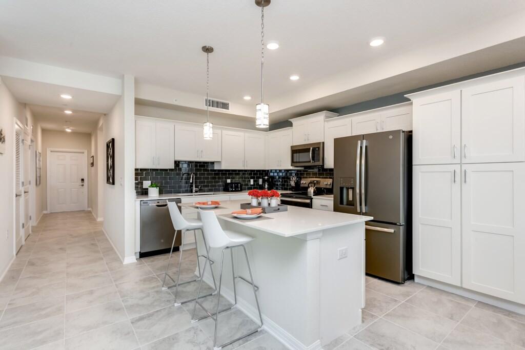 3111U307 Amazing Story Lake Brand New Condo - thumb 2