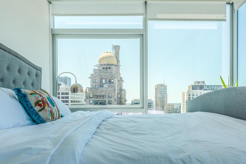 ENVITAE 3BR Huge Luxury Loft In Chicago's Best Building - thumb 3
