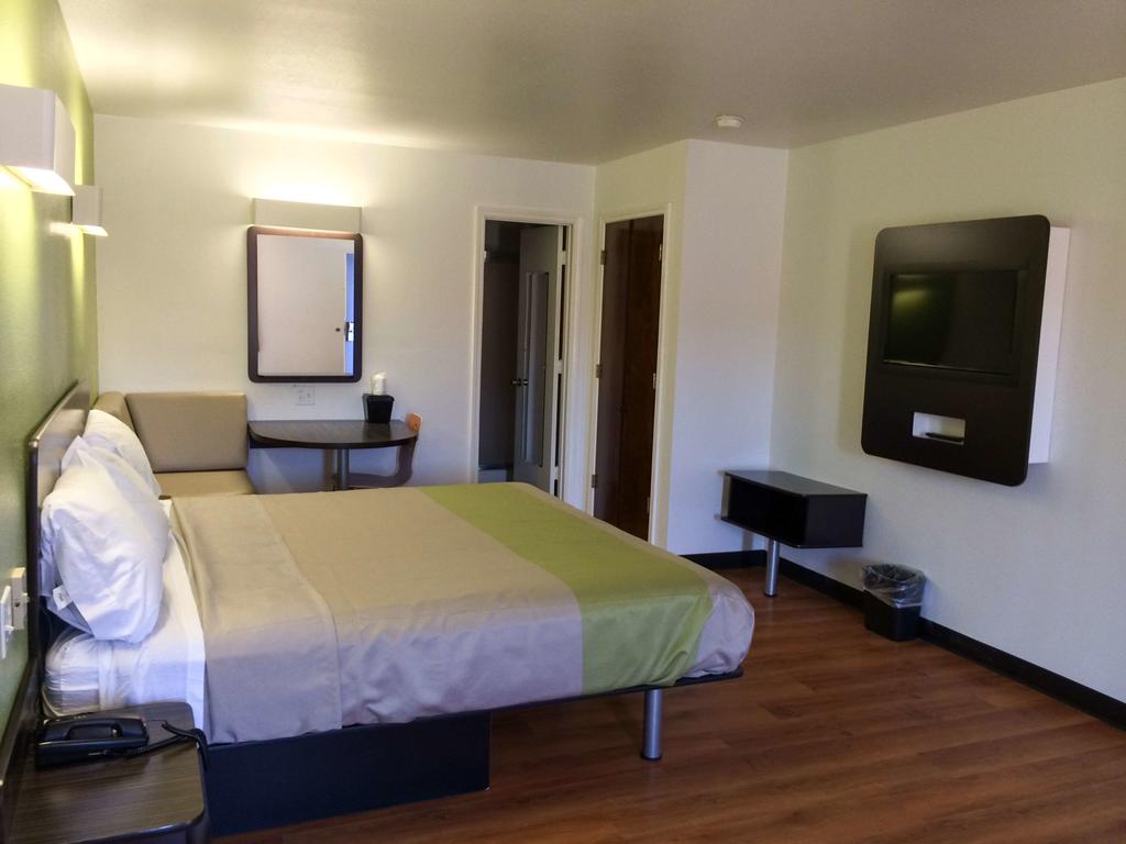 Motel 6-Longview, TX - North - thumb 2