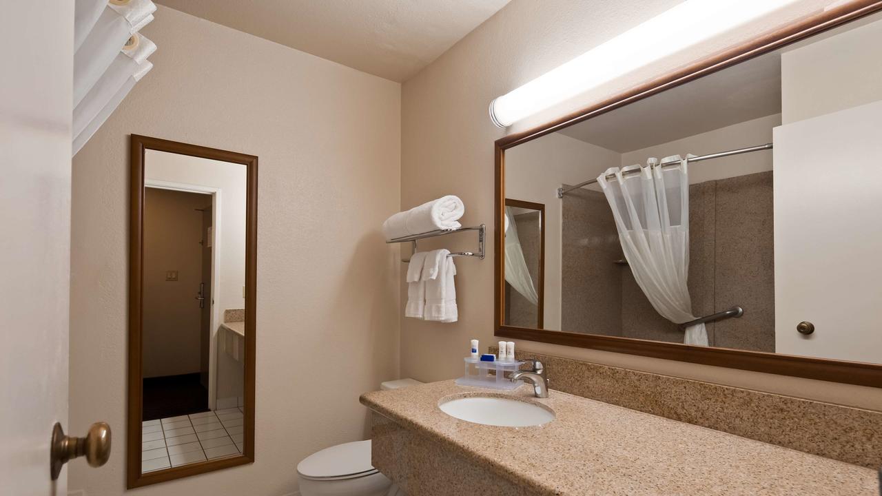 Best Western Village Inn - thumb 38