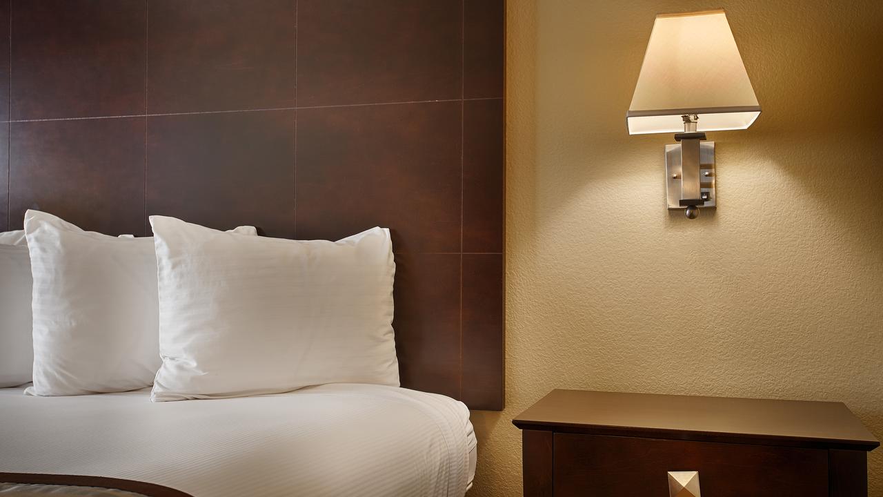 Best Western Village Inn - thumb 20