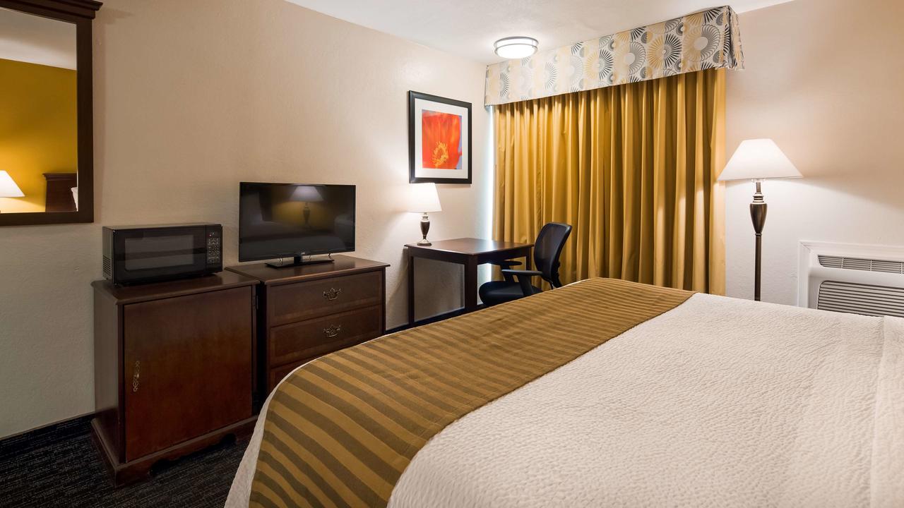 Best Western Village Inn - thumb 43
