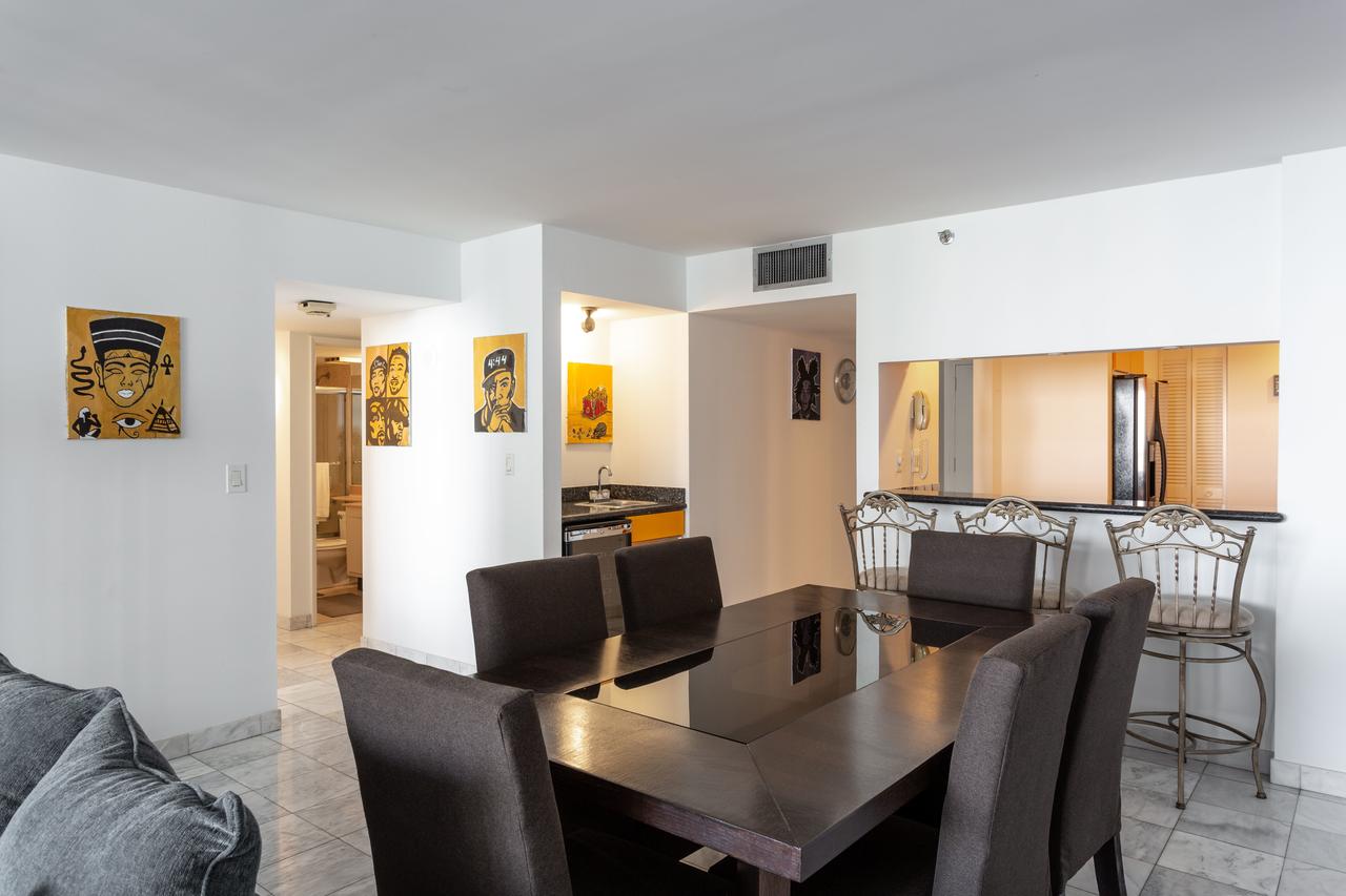 3 Bedroom Condo With Balcony View - thumb 4