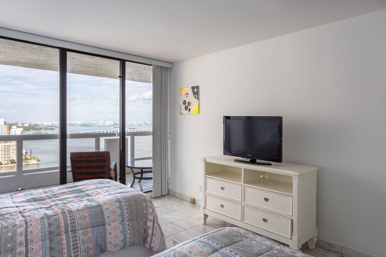 3 Bedroom Condo With Balcony View - thumb 15